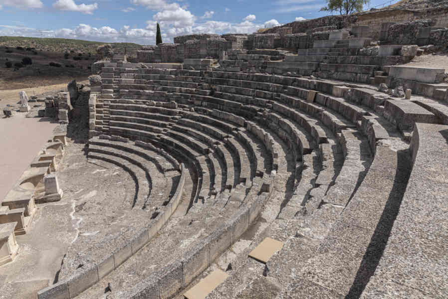 Cuenca - Saelices - parque arqueológico de Segóbriga 14 - Teatro.jpg